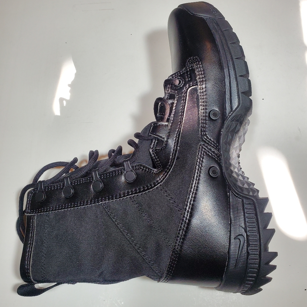 Nike mens SFB Field 8" Boots Size 8 military boot